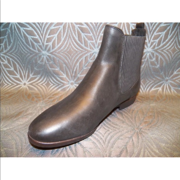 New Womens UGG JO Black Leather Short Ankle Boots - Picture 3 of 5